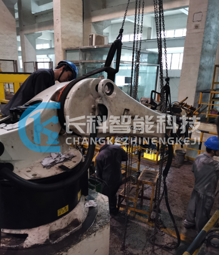 庫(kù)卡大型機(jī)械臂減速箱更換現(xiàn)場(chǎng) 庫(kù)卡大型機(jī)械臂減速箱更換現(xiàn)場(chǎng)