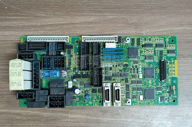 發(fā)那科機(jī)器人IO通訊板A20B-2102-0050/05F